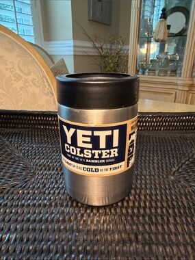 YETI Rambler Colster NWT